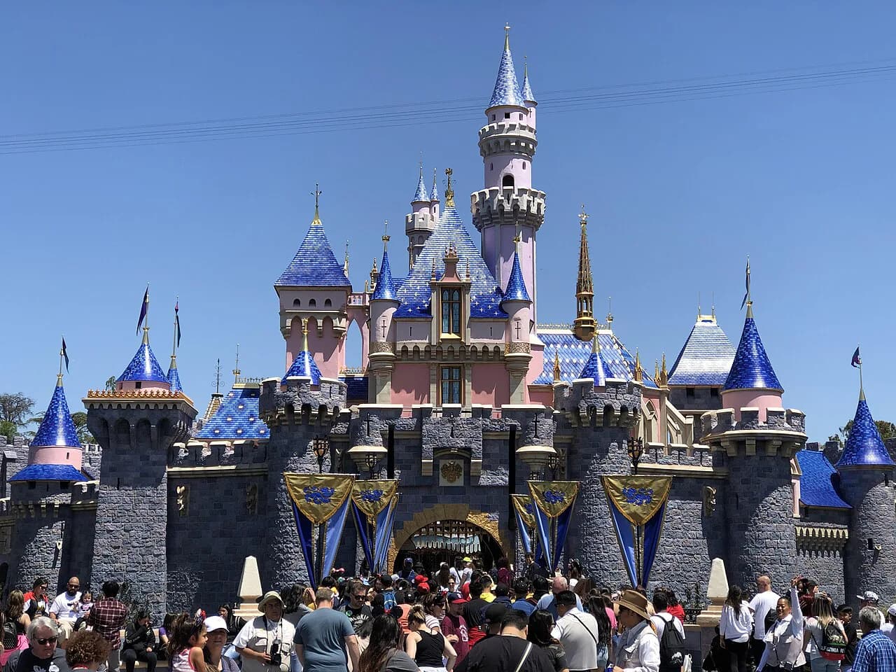 Disneyland vs Disney World: How to Choose the Right Trip