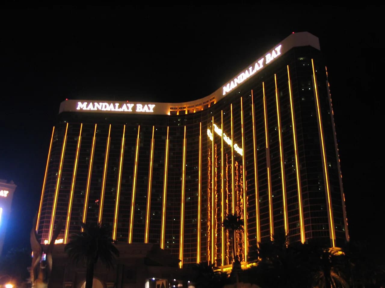Best Las Vegas Pools for Families: Slides, Lazy Rivers & Costs (2026)