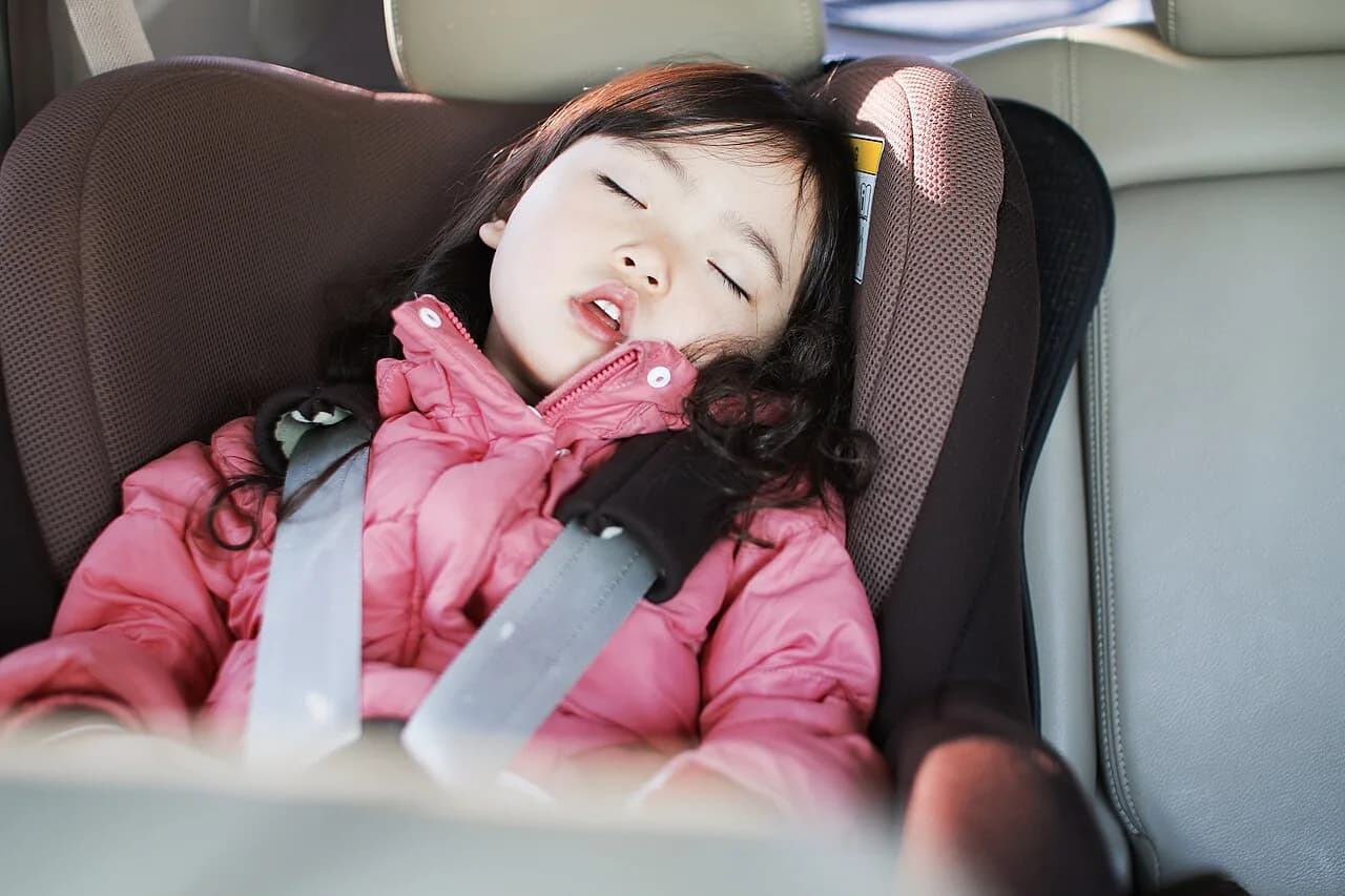 Toddler Sleep While Traveling: Routines, Gear & Jet Lag Tips