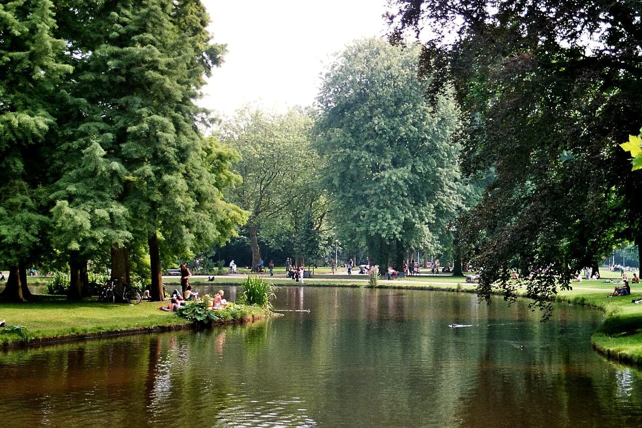 Vondelpark with Kids: Playgrounds, Paddling Pool & Kinderkookkafé (2026 Guide)
