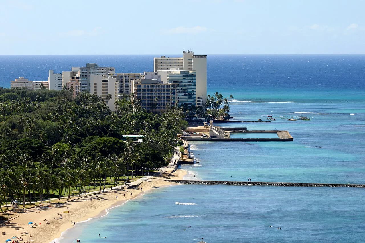Waikiki with Kids: The Ultimate Car-Free Family Guide