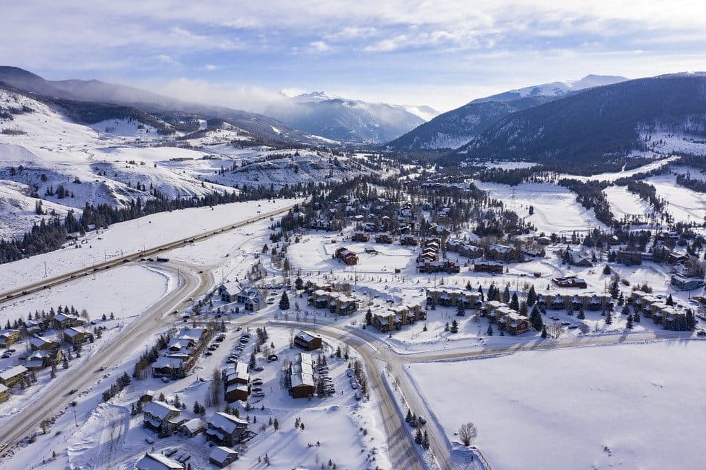 Family Ski Trip on a Budget: 2026/27 Planning Guide & Money-Saving Tips