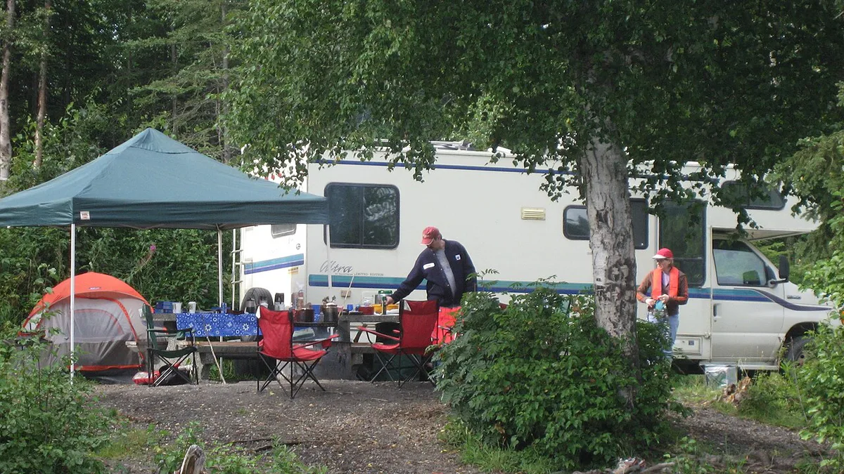 Family campsite in Alaska — 1