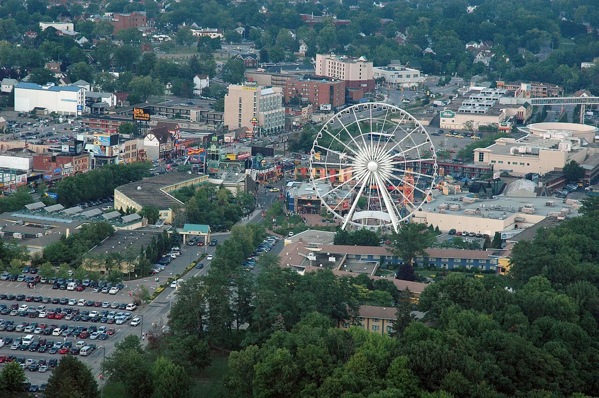 Neon-lit attractions along Clifton Hill in Niagara Falls at night — 1