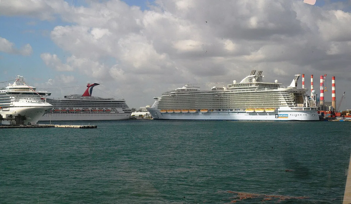 A family on the deck of a cruise ship at sea — 2