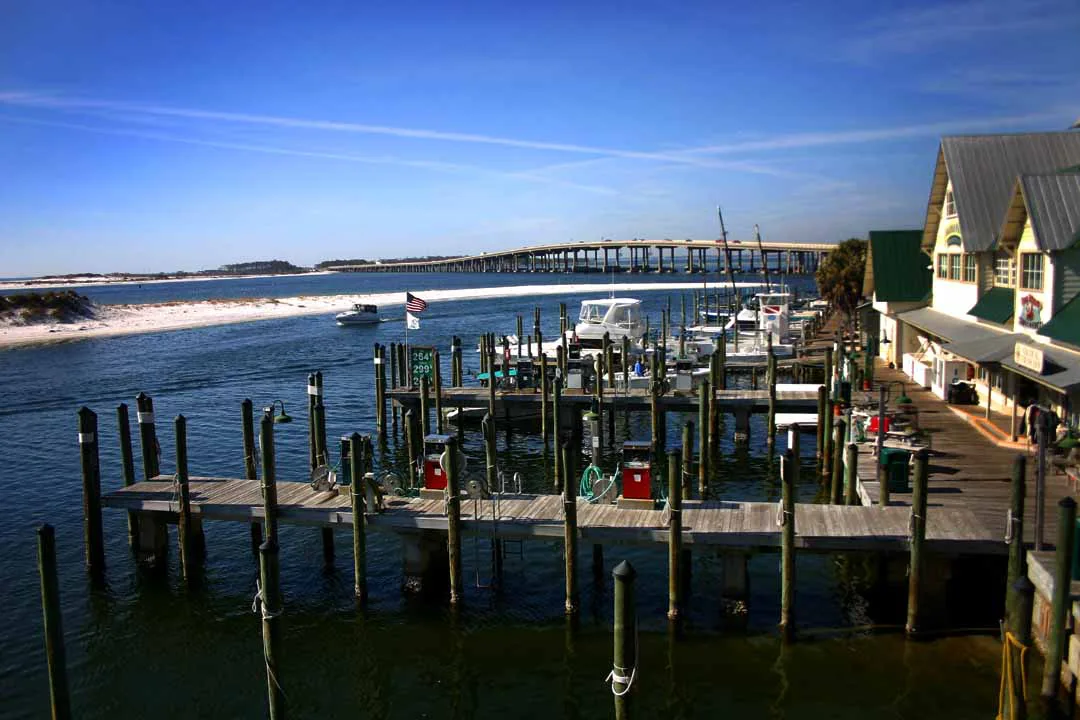 White sand beach and emerald Gulf water in Destin, Florida — 1