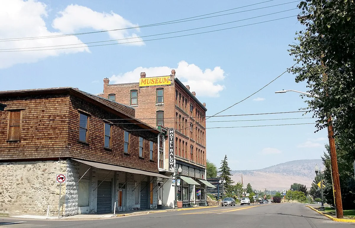 Baldwin Hotel Klamath Falls OR (51106635442) — 2