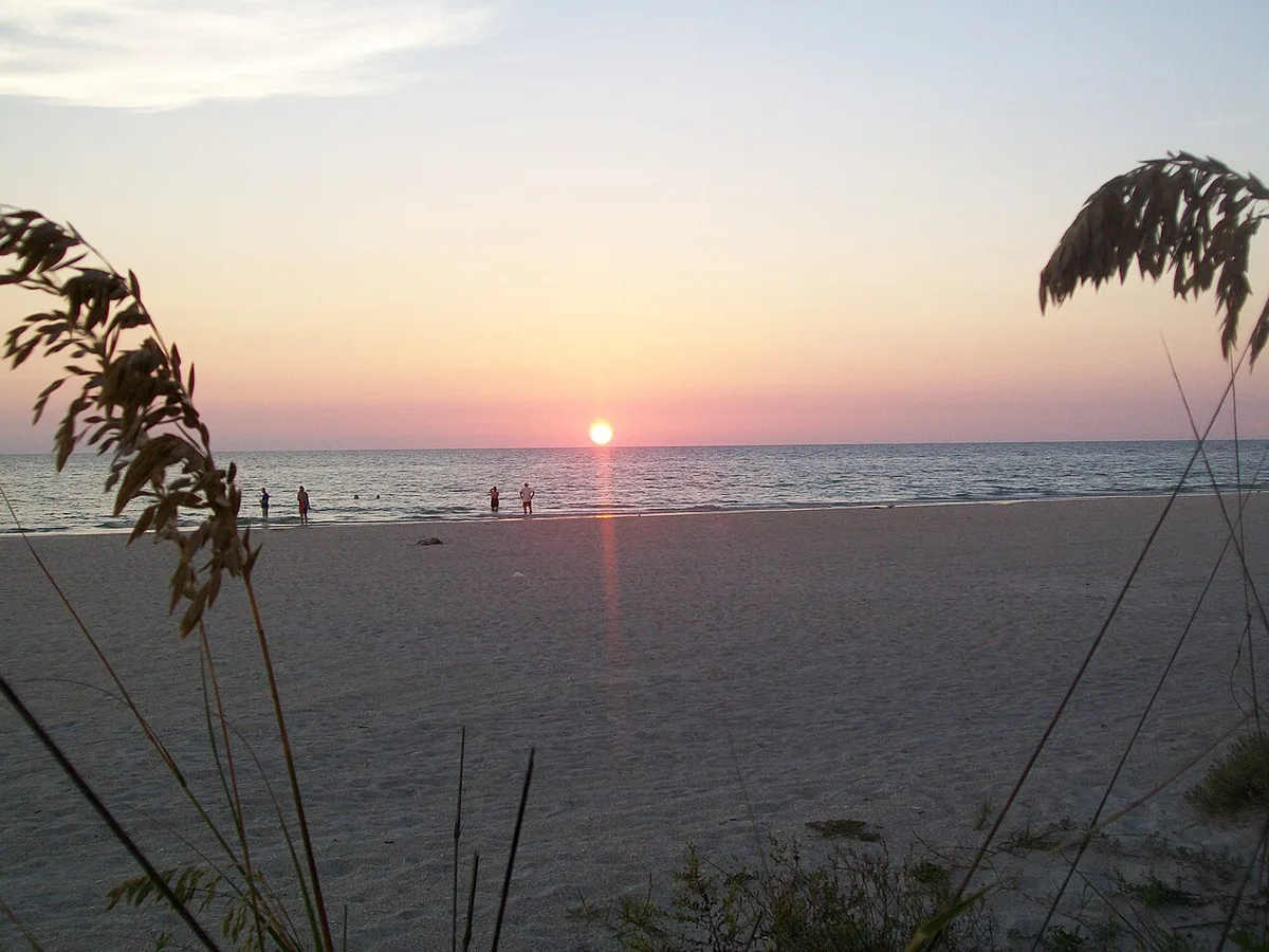 Families on the white sand of a Florida Gulf coast beach — 1