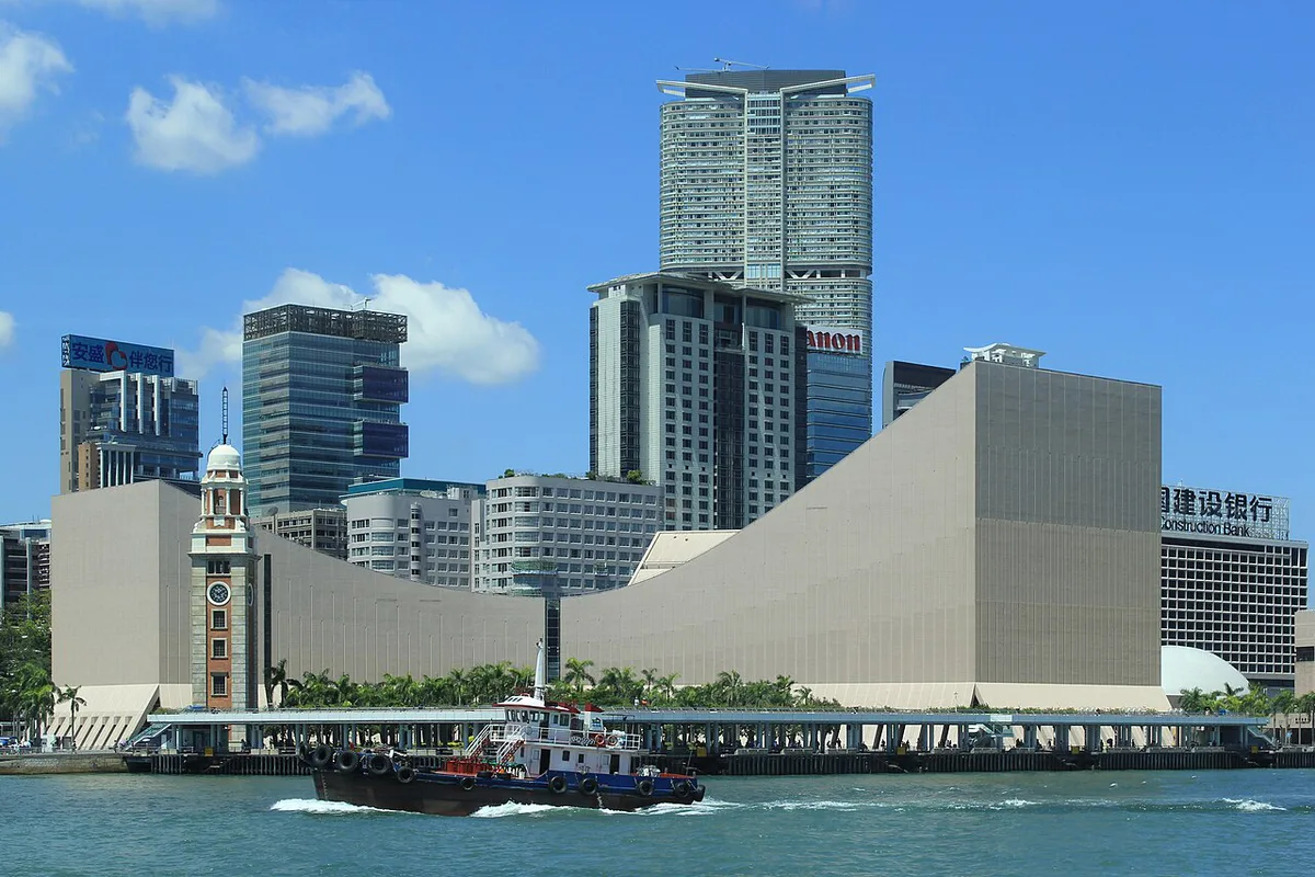 Victoria Harbour skyline seen from the Tsim Sha Tsui promenade, Hong Kong — 1