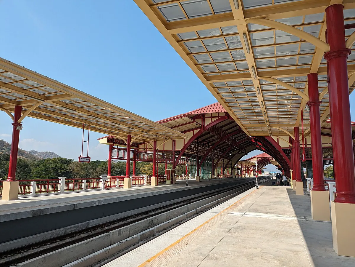 Hua Hin Railway Station 20240113 09 — 1