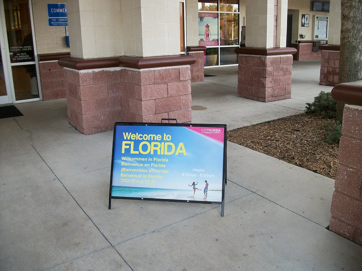 SB I-95 Florida Welcome Center; Portable Welcome Sign — 1