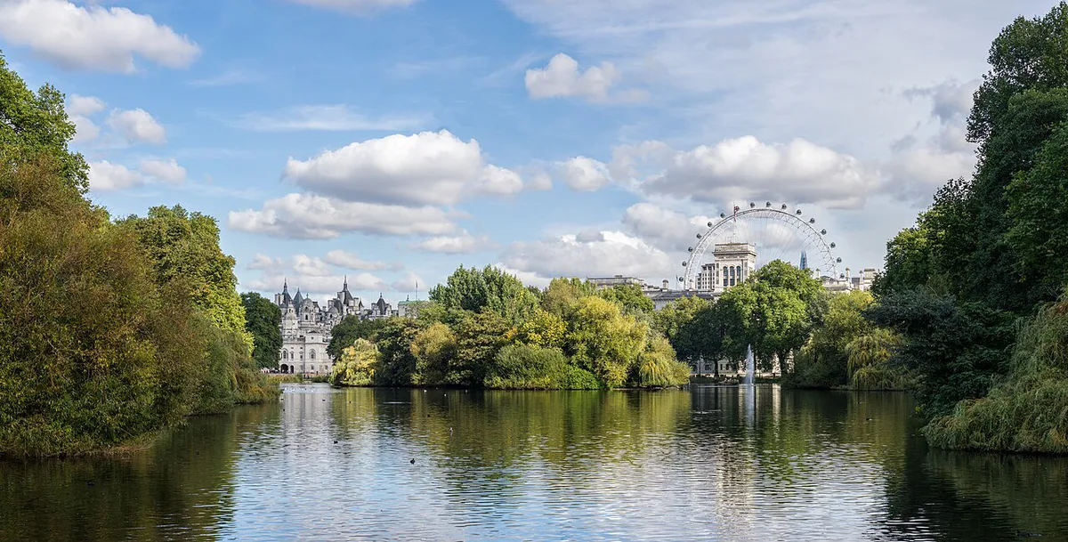 St James's Park Lake – East from the Blue Bridge - 2012-10-06 — 1