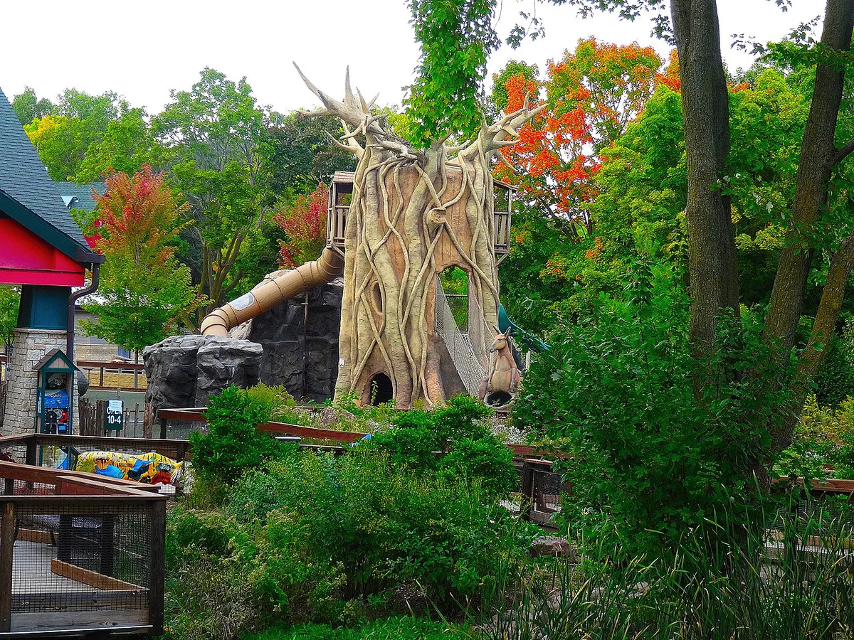 Children's Zoo Playground - panoramio — 2