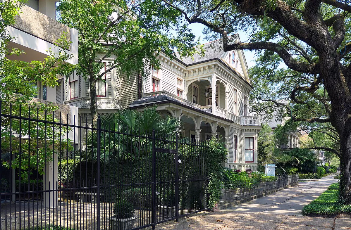 Green St. Charles streetcar passing under oak trees in New Orleans — 2