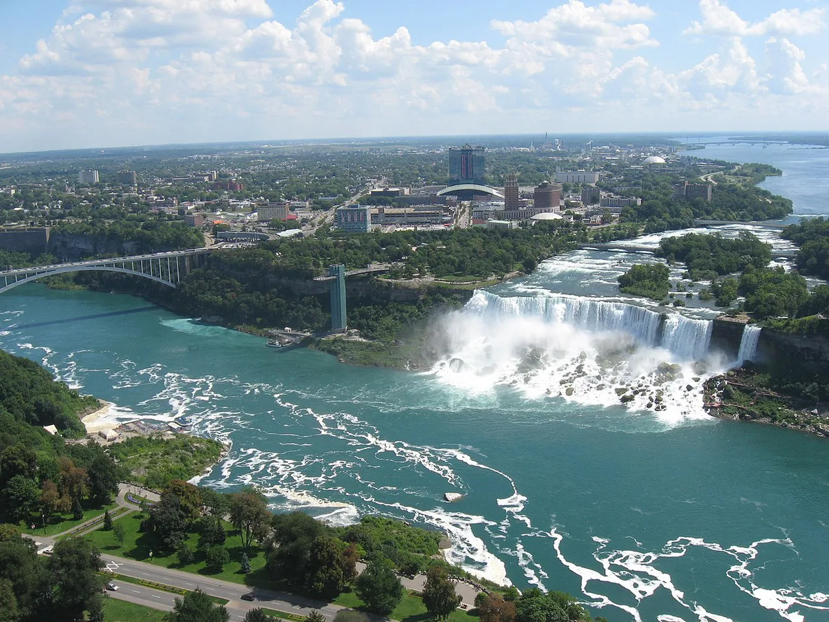 Horseshoe Falls throwing up mist at Niagara Falls — 1