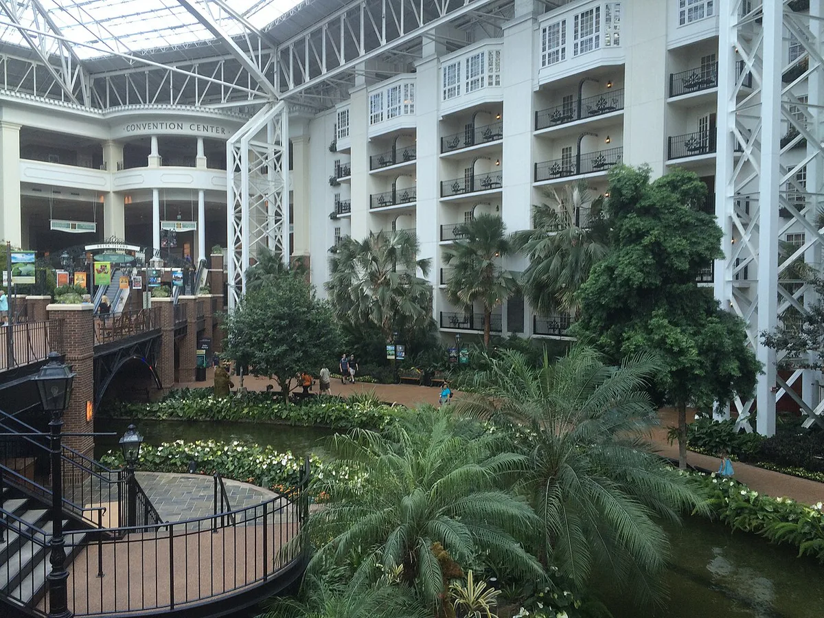 Indoor garden atrium under glass at Gaylord Opryland Resort in Nashville — 2