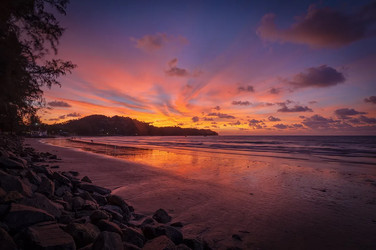 Sheltered turquoise bay at Nai Harn Beach in southern Phuket — 1