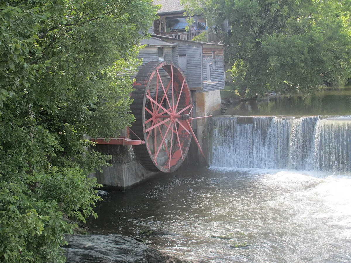 The Great Smoky Mountain Wheel rising over the Pigeon Forge Parkway — 2