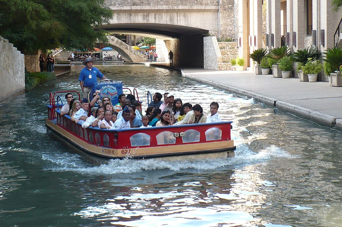 TourBoat SanAntonioRiverwalk — 2