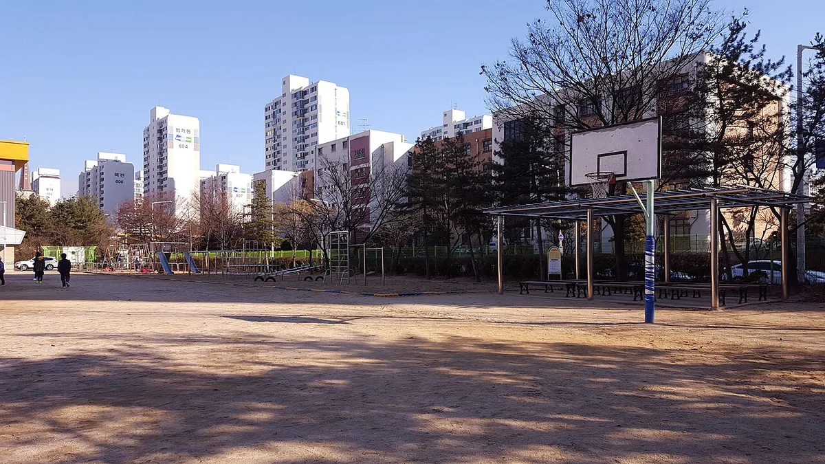 Playground and Rest area of Bumgae Elementary School — 1