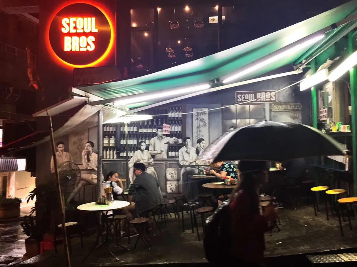Where to Eat: Street Food, Themed Cafes, and the Han River Ramyeon Trend in Seoul