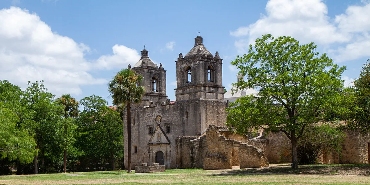 Essential Logistics: Tickets, Timing, and Security at the Alamo in San-Antonio